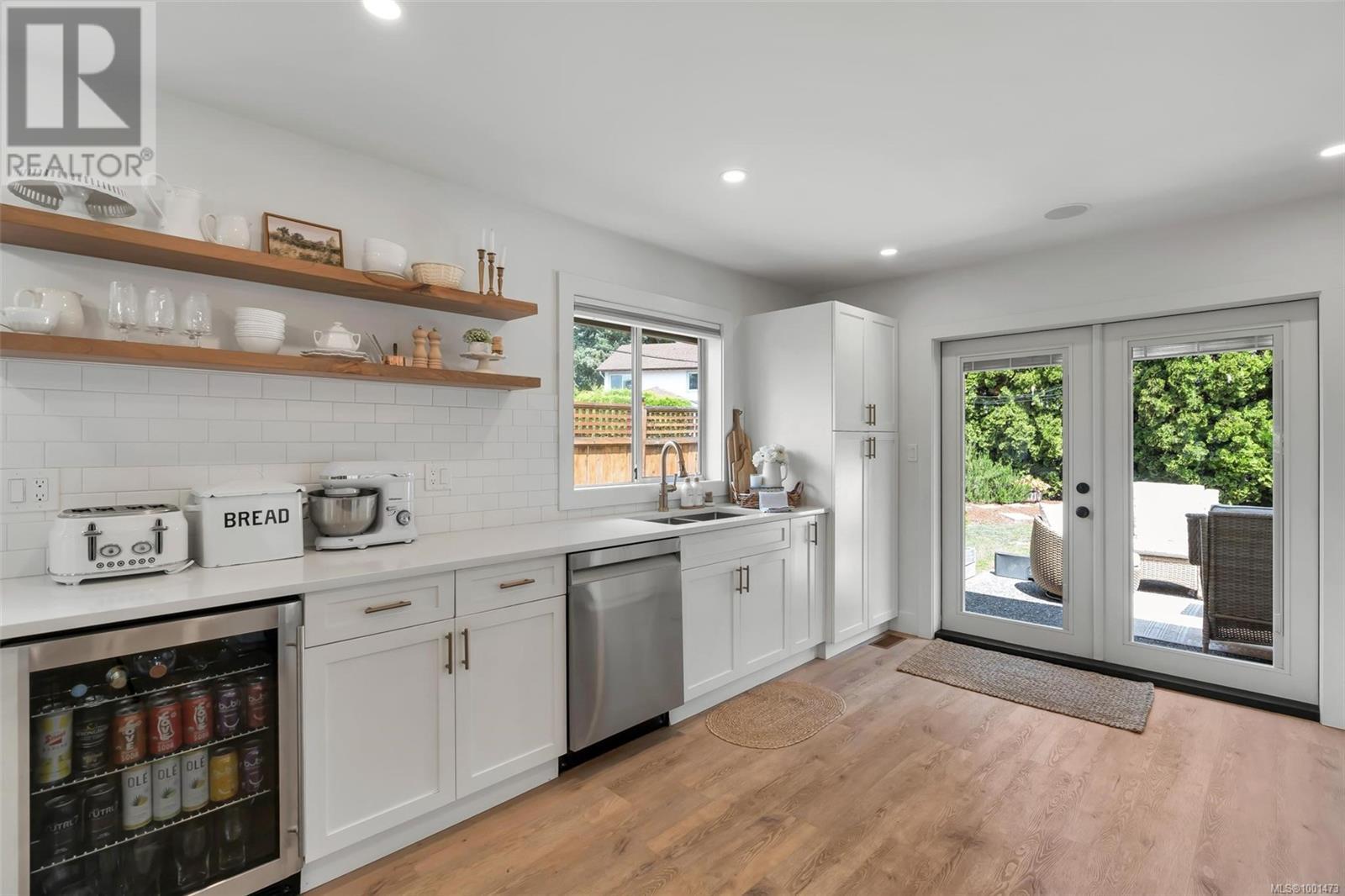 726 Miller Ave, Saanich, British Columbia  V8Z 3C8 - Photo 12 - 1001473