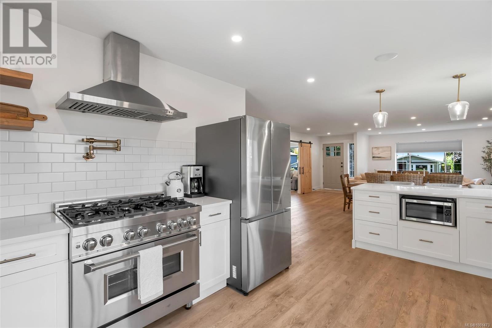 726 Miller Ave, Saanich, British Columbia  V8Z 3C8 - Photo 17 - 1001473