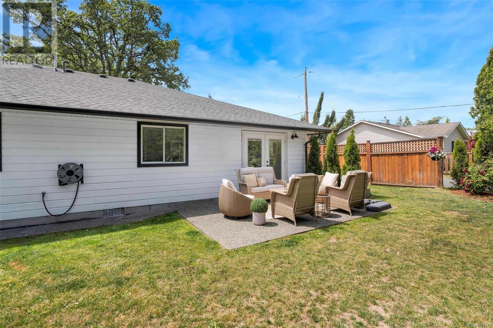 726 Miller Ave, Saanich, British Columbia  V8Z 3C8 - Photo 38 - 1001473