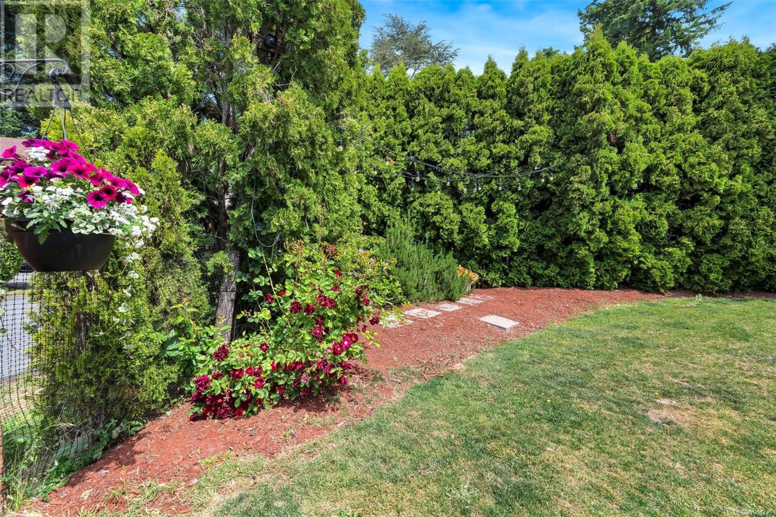 726 Miller Ave, Saanich, British Columbia  V8Z 3C8 - Photo 40 - 1001473