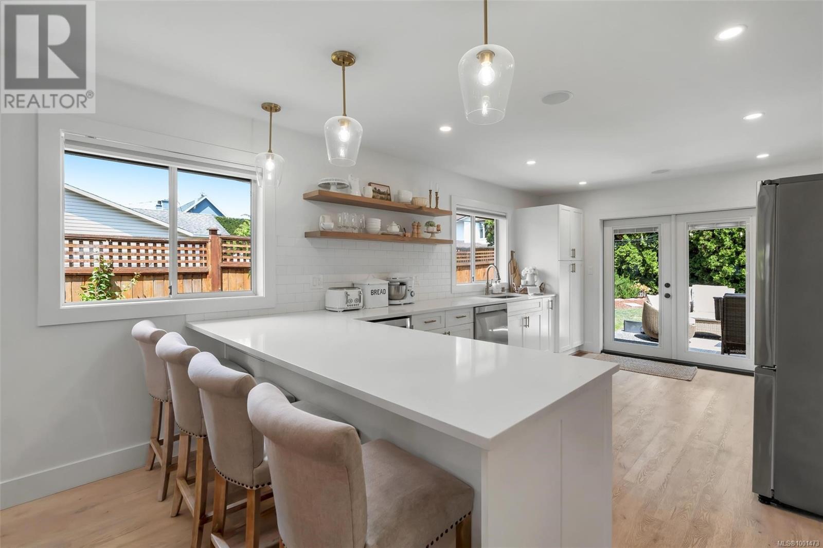 726 Miller Ave, Saanich, British Columbia  V8Z 3C8 - Photo 9 - 1001473