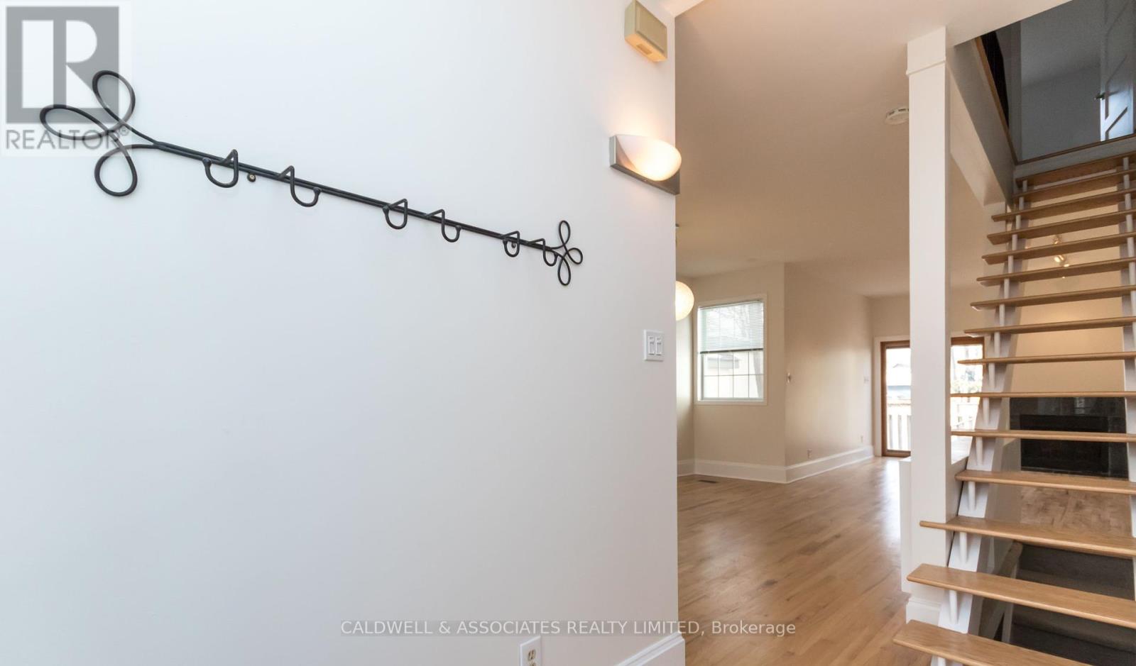 56 Queen Victoria Street, Ottawa, Ontario  K1M 1S7 - Photo 2 - X12214854