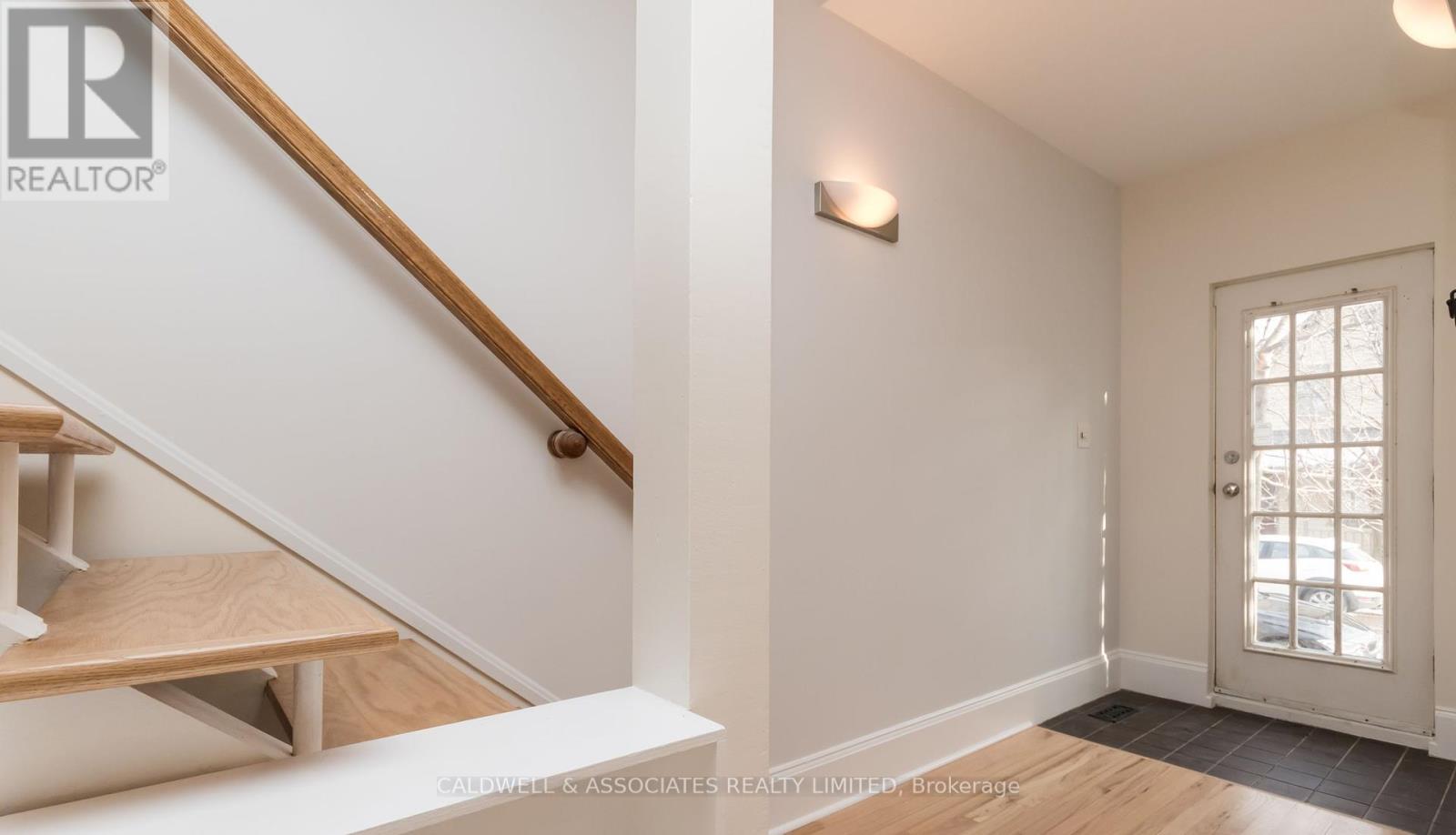 56 Queen Victoria Street, Ottawa, Ontario  K1M 1S7 - Photo 3 - X12214854