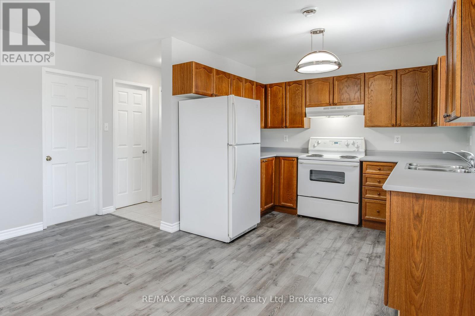 42 Fourth Street, Midland, Ontario  L4R 3S8 - Photo 6 - S12214931
