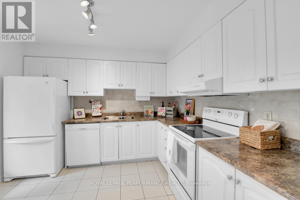 11 Sturbridge Private, Ottawa, Ontario  K1T 3J6 - Photo 11 - X12214925