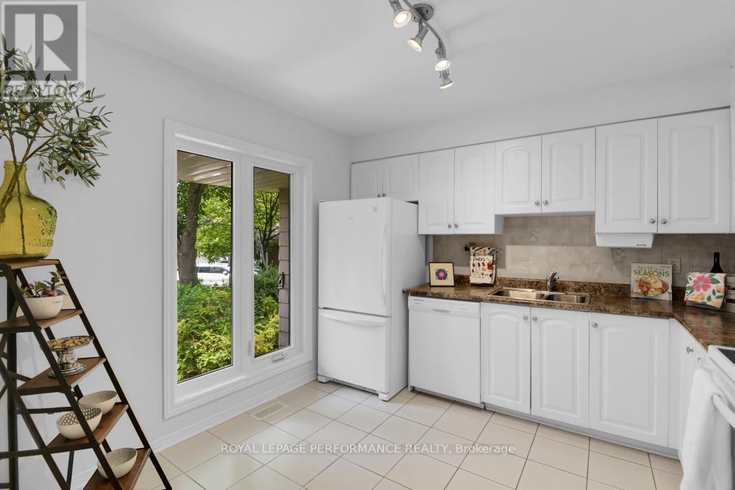 11 Sturbridge Private, Ottawa, Ontario  K1T 3J6 - Photo 12 - X12214925