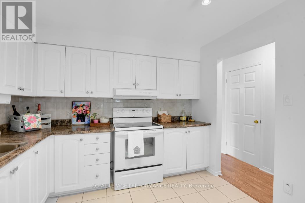 11 Sturbridge Private, Ottawa, Ontario  K1T 3J6 - Photo 13 - X12214925