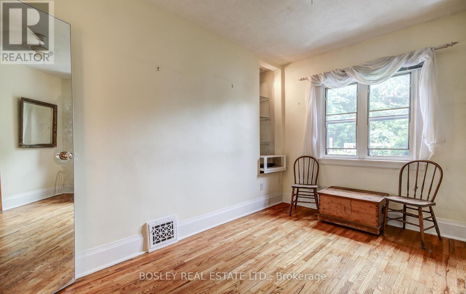 52 Belcourt Road, Toronto, Ontario  M4S 2T9 - Photo 11 - C12214905