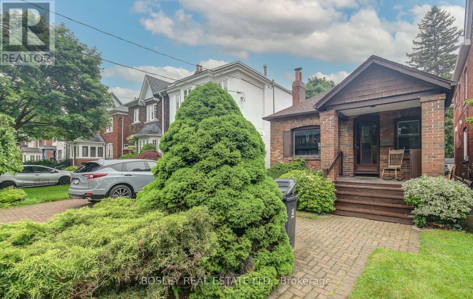52 Belcourt Road, Toronto, Ontario  M4S 2T9 - Photo 2 - C12214905