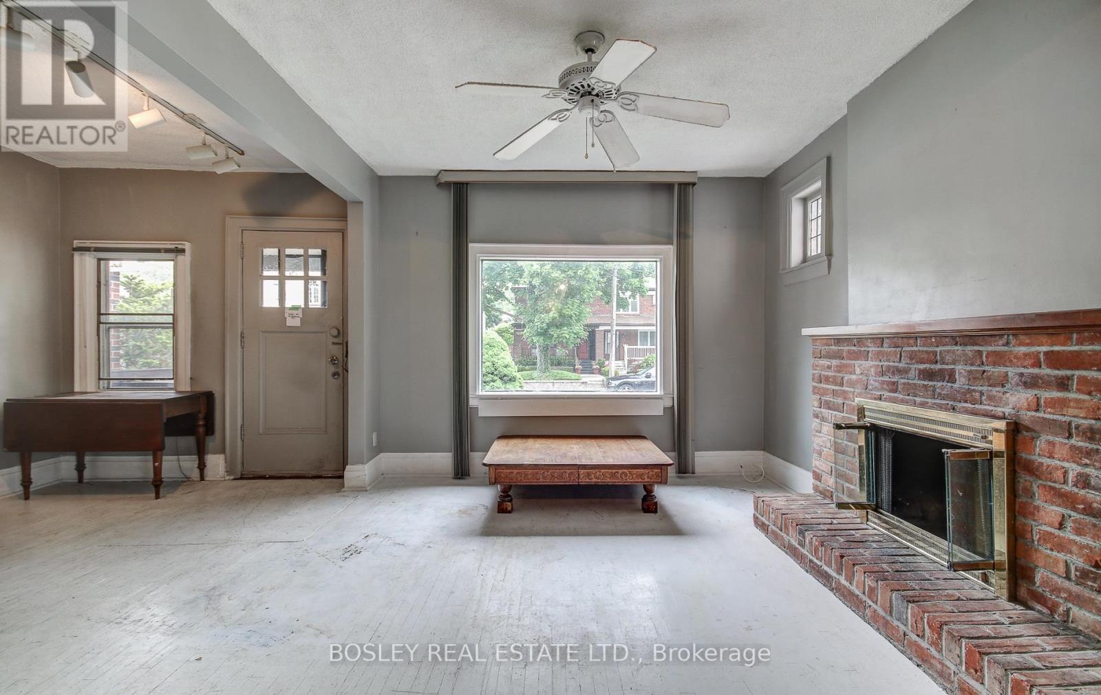 52 Belcourt Road, Toronto, Ontario  M4S 2T9 - Photo 4 - C12214905