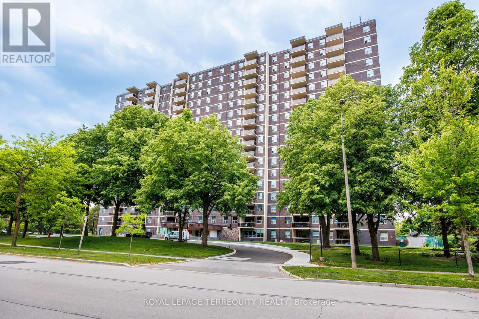 1006 - 966 Inverhouse Drive, Mississauga (Clarkson), Ontario  L5J 4B6 - Photo 1 - W12212452