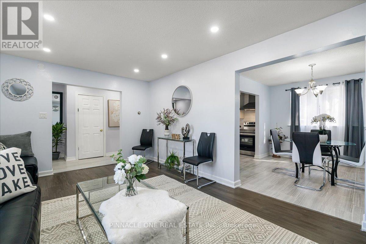 520 Elm Road, Whitchurch-Stouffville (Stouffville), Ontario  L4A 1W8 - Photo 8 - N12214885
