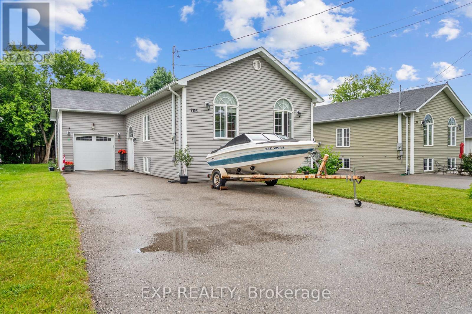 786 Churchill Lane, Georgina (Historic Lakeshore Communities), Ontario  L0E 1S0 - Photo 4 - N12214915