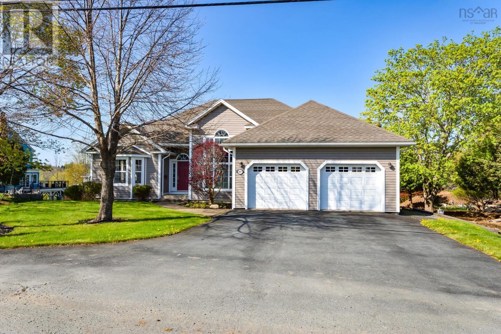 107 Dufferin Street, Lunenburg, Nova Scotia  B0J 2C0 - Photo 1 - 202505696