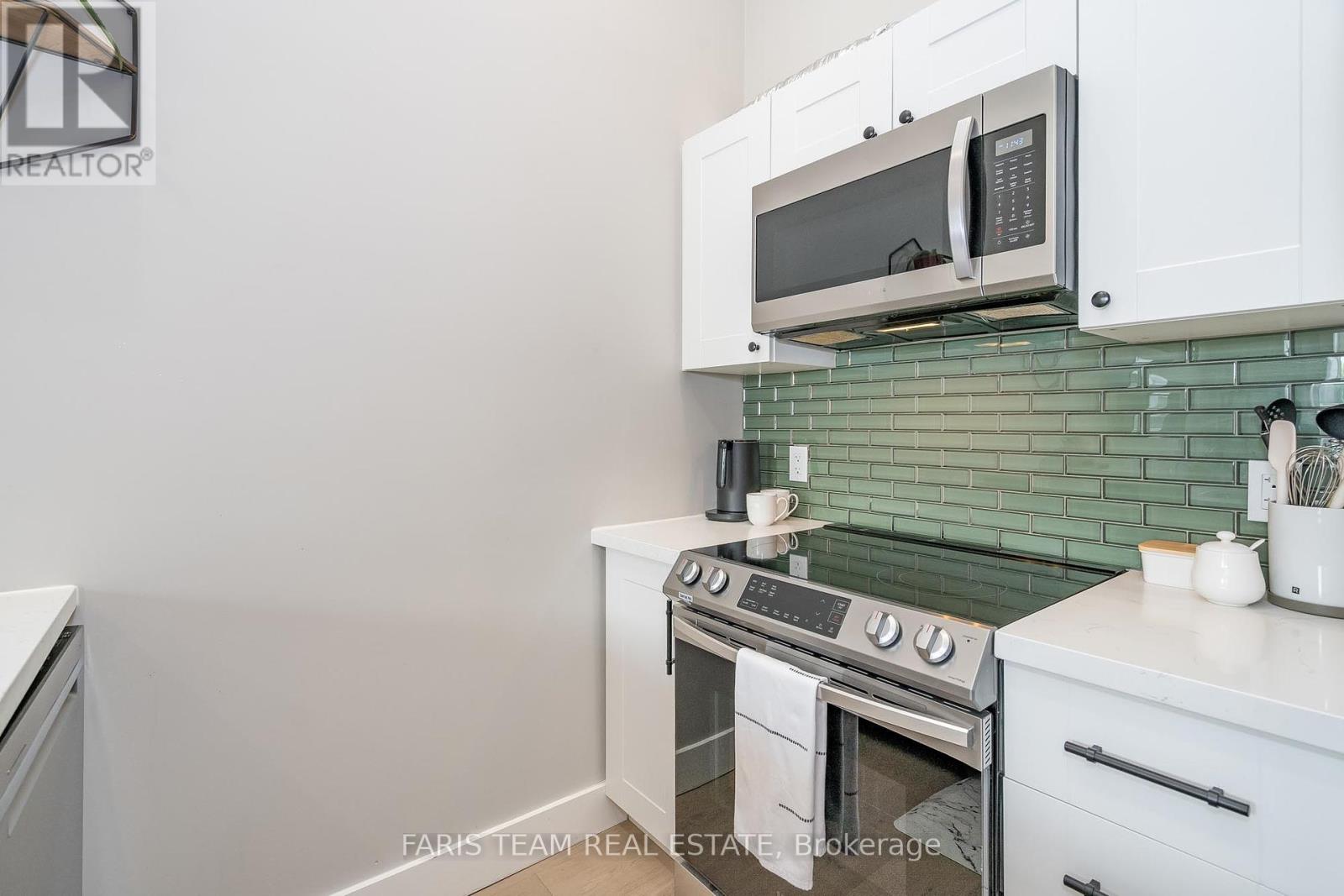 102 Main Street, Penetanguishene, Ontario  L9M 1T5 - Photo 17 - S12214924