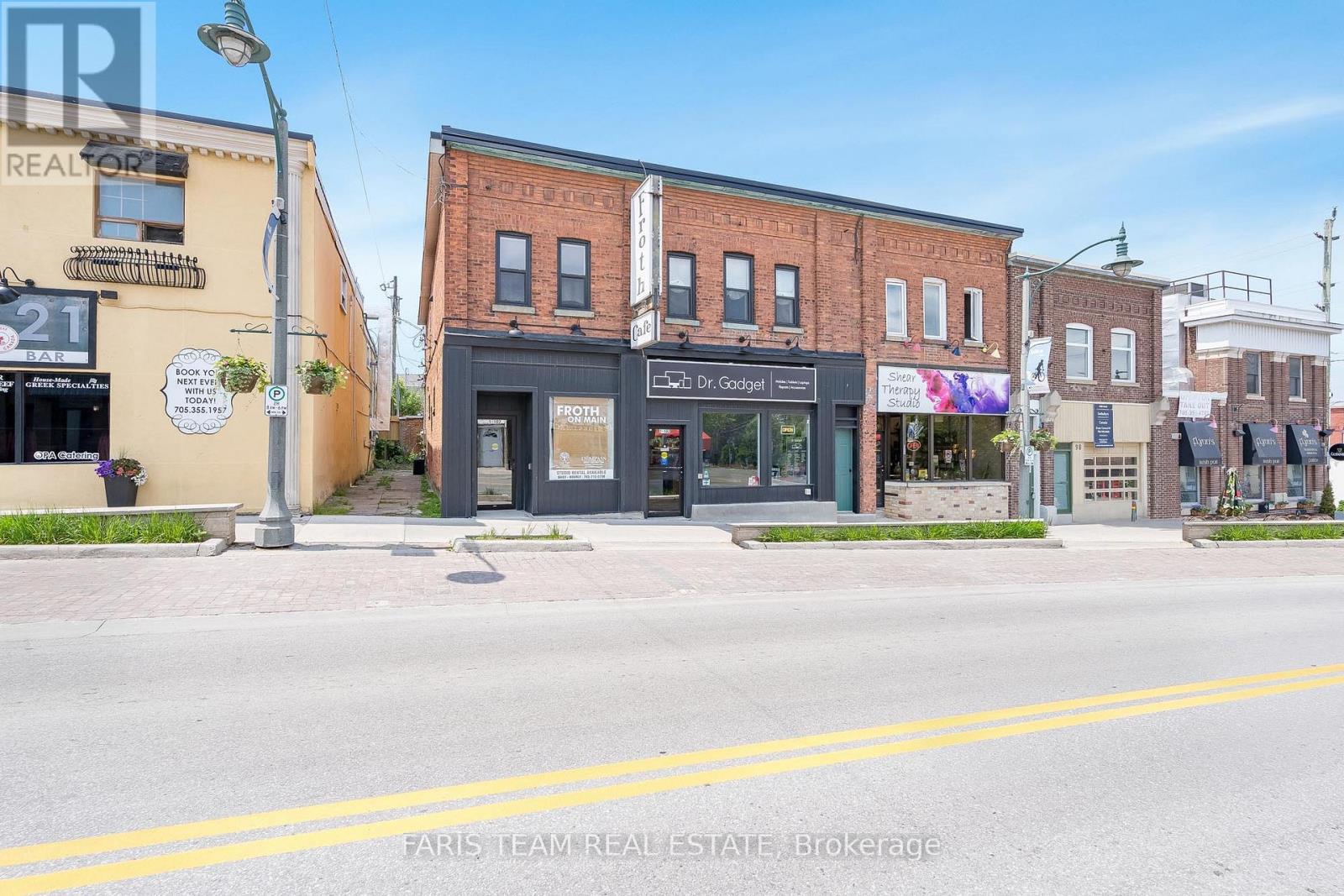 102 Main Street, Penetanguishene, Ontario  L9M 1T5 - Photo 2 - S12214924