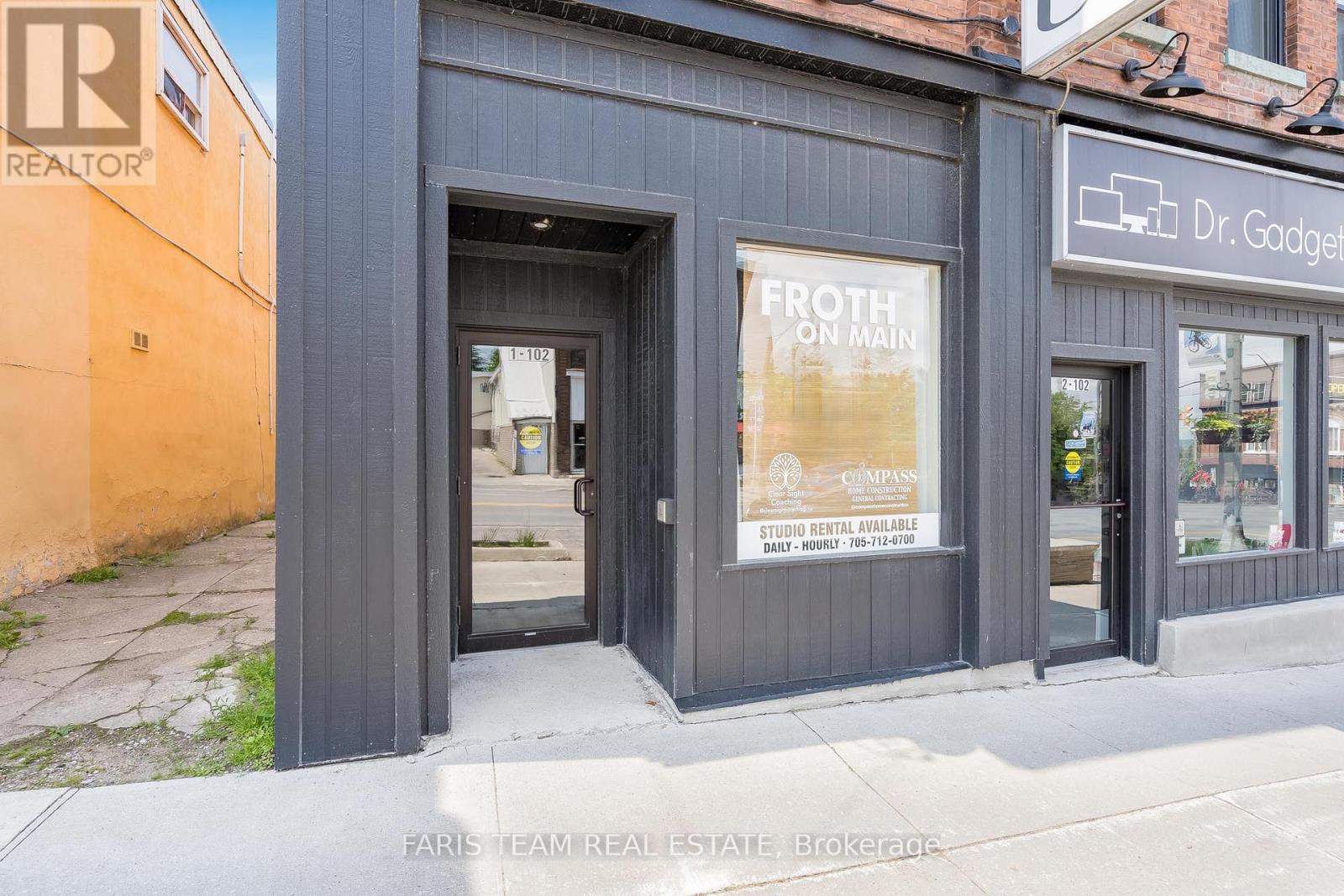 102 Main Street, Penetanguishene, Ontario  L9M 1T5 - Photo 5 - S12214924