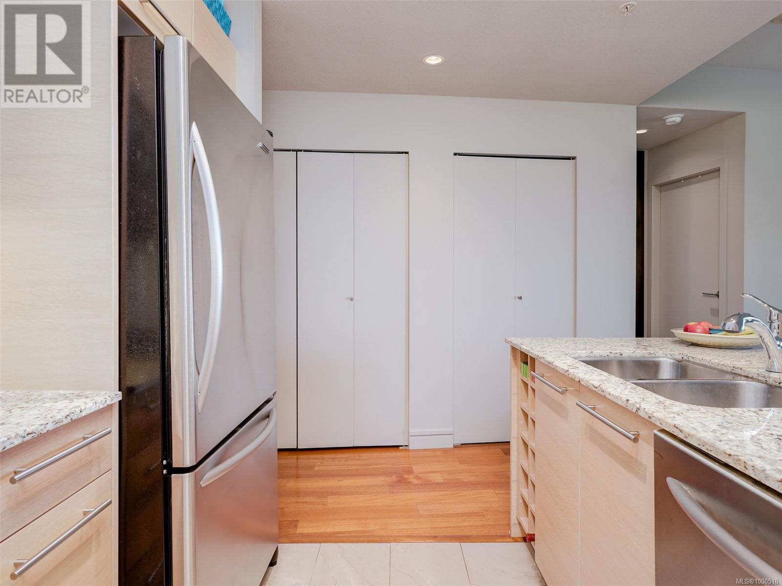 205 68 Songhees Rd, Victoria, British Columbia  V9A 0A3 - Photo 11 - 1000516