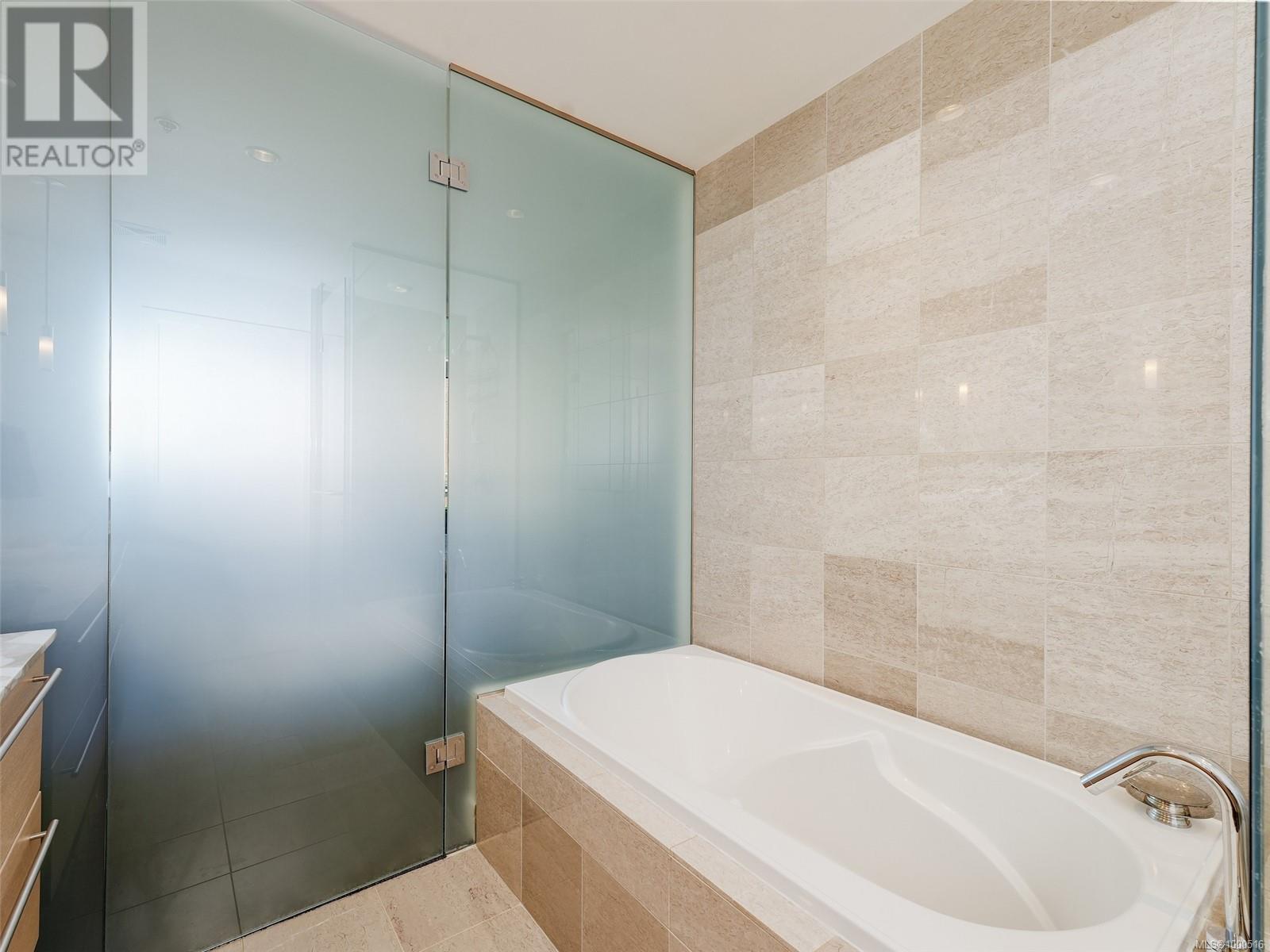 205 68 Songhees Rd, Victoria, British Columbia  V9A 0A3 - Photo 17 - 1000516