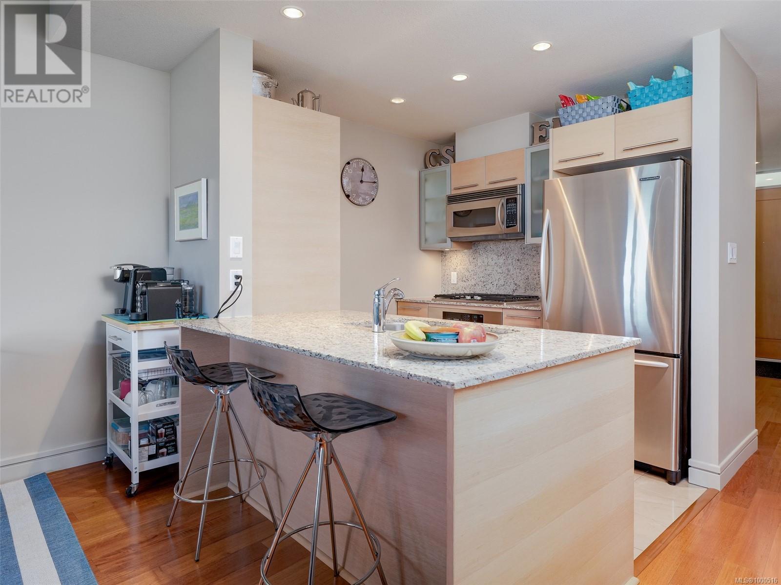 205 68 Songhees Rd, Victoria, British Columbia  V9A 0A3 - Photo 8 - 1000516