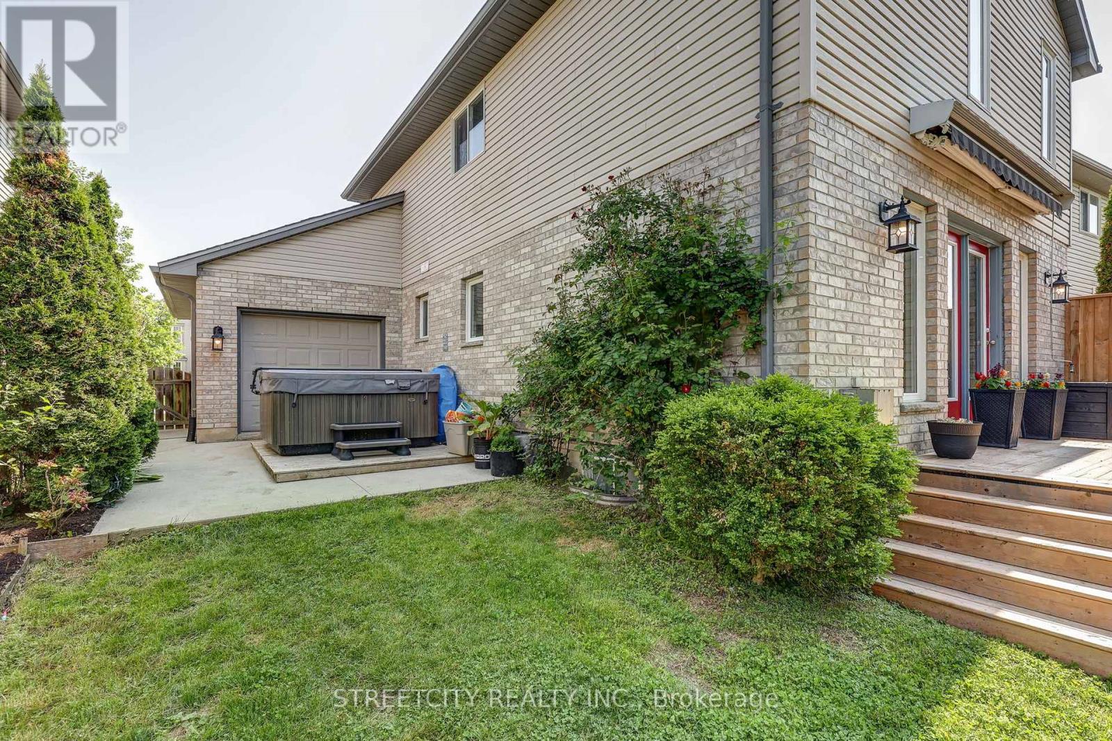 Photo 4 of 50 for 61 Meadowvale Drive