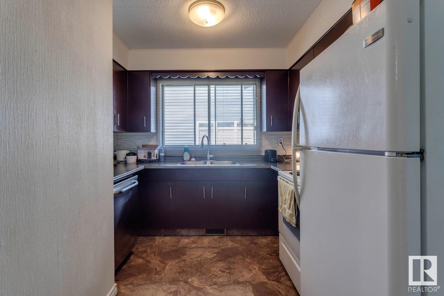 Property at 10212-10214 79 ST NW image 3