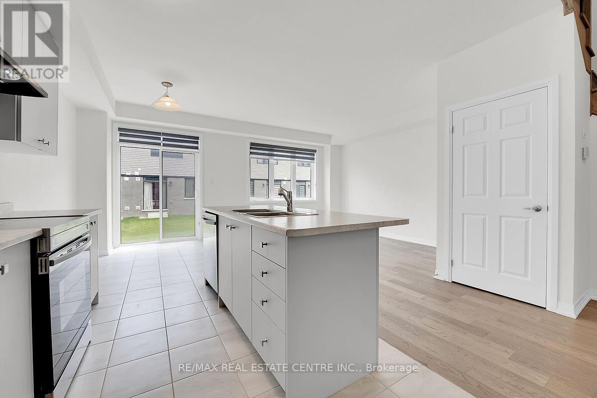 101 Selection Heights, Thorold, Ontario  L2V 0N7 - Photo 10 - X12214962