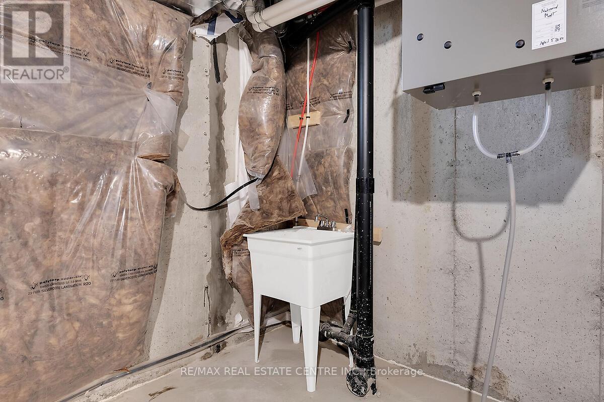 101 Selection Heights, Thorold, Ontario  L2V 0N7 - Photo 37 - X12214962