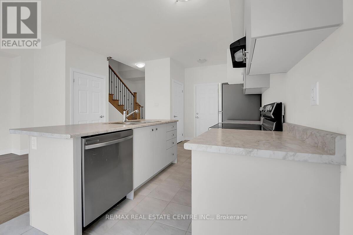 101 Selection Heights, Thorold, Ontario  L2V 0N7 - Photo 9 - X12214962