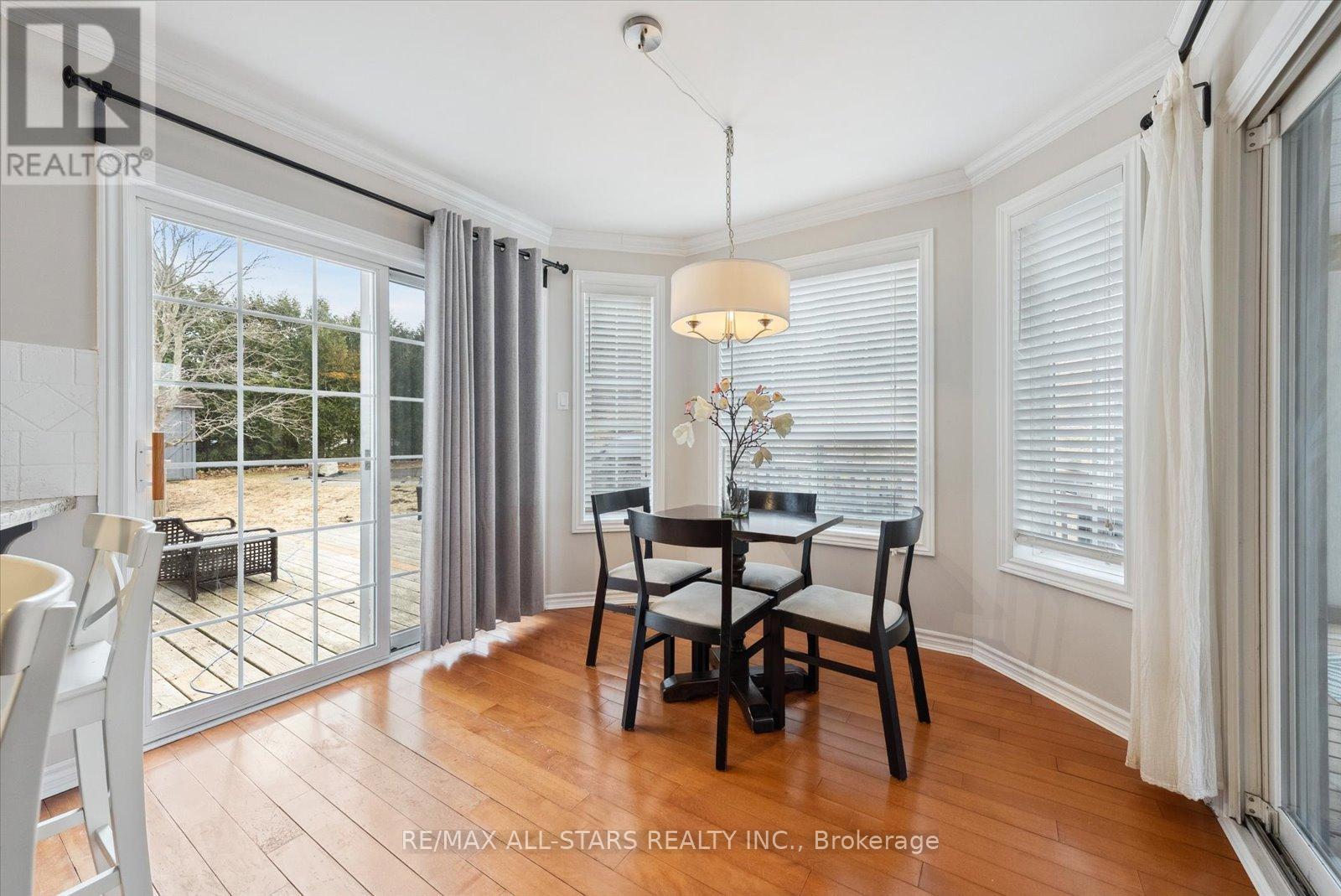 20 Mcfadden Drive, Springwater, Ontario  L0L 1V0 - Photo 15 - S12080873