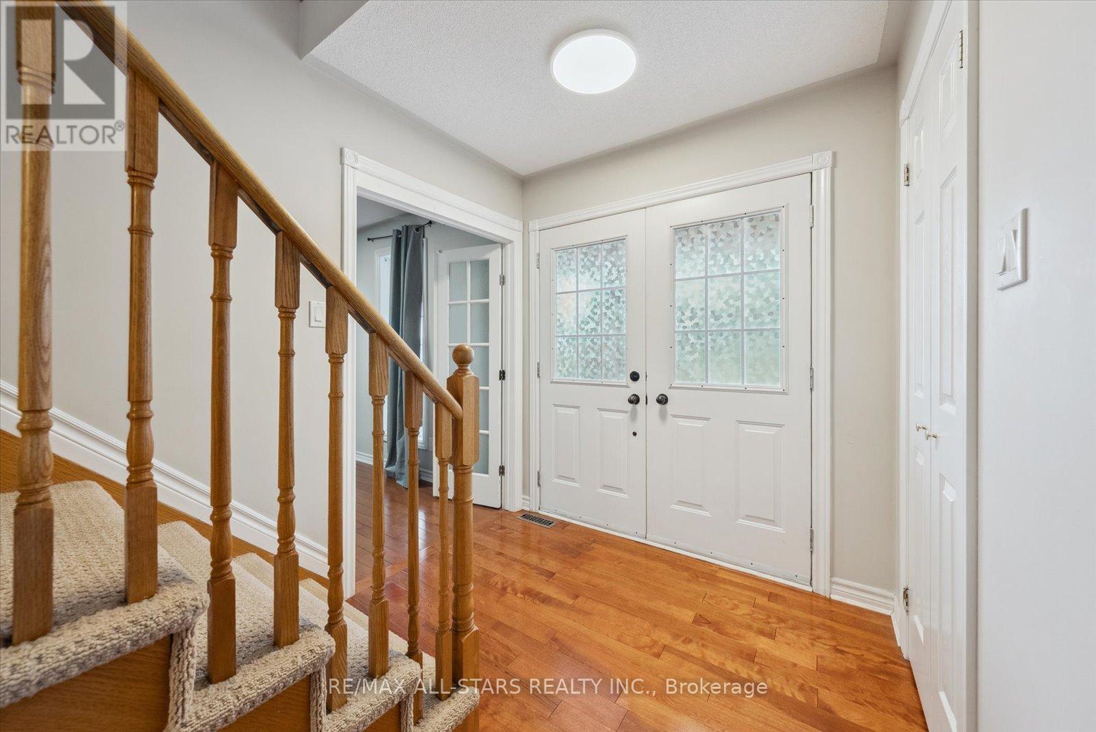 20 Mcfadden Drive, Springwater, Ontario  L0L 1V0 - Photo 5 - S12080873