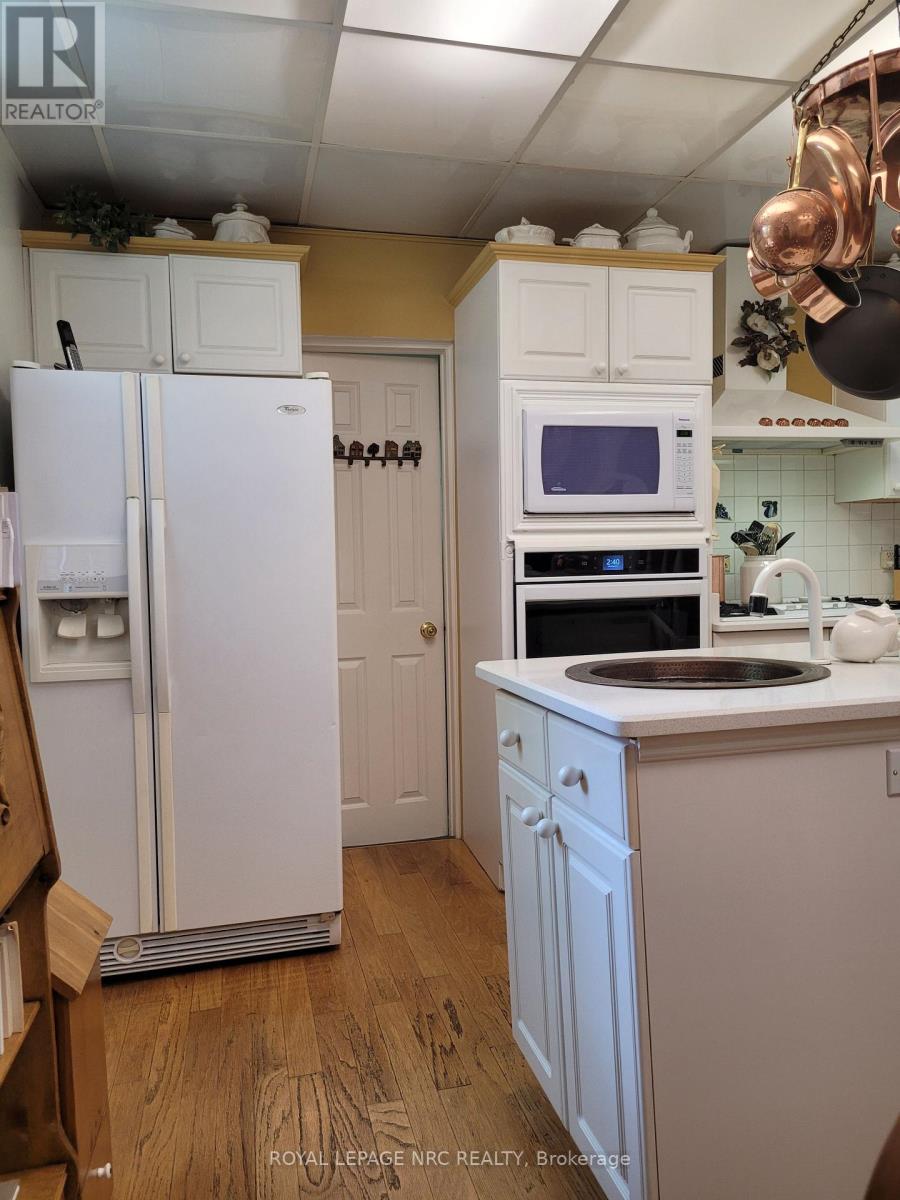 31 Victoria Terrace, Grimsby, Ontario  L3M 2E6 - Photo 8 - X12212848