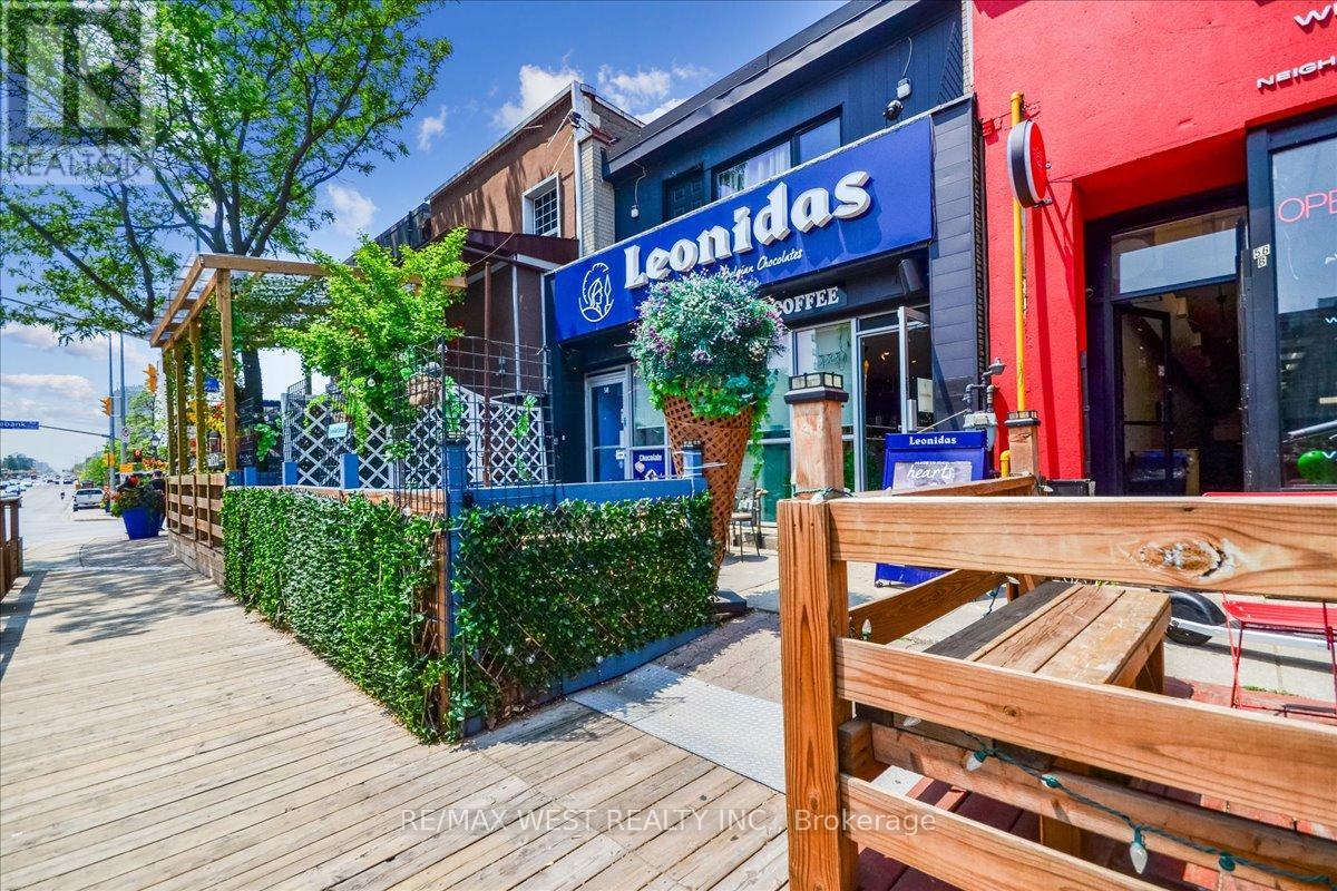 54 Lakeshore Road E, Mississauga, Ontario  L5G 1E1 - Photo 2 - W12212315