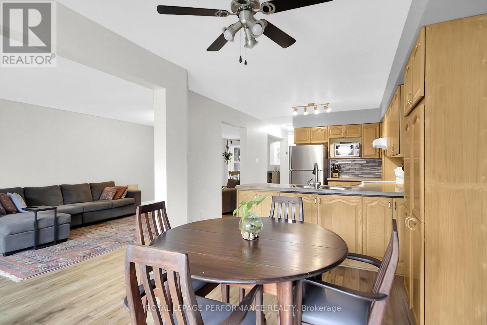 24 Ayton Lane, Ottawa, Ontario  K2K 2J5 - Photo 10 - X12215010