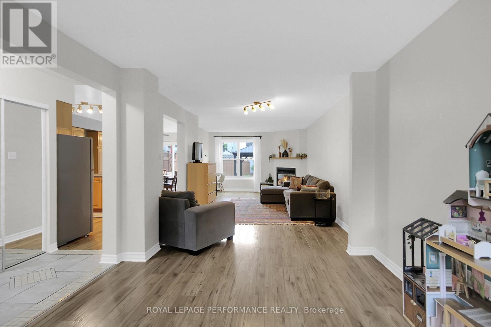 24 Ayton Lane, Ottawa, Ontario  K2K 2J5 - Photo 5 - X12215010