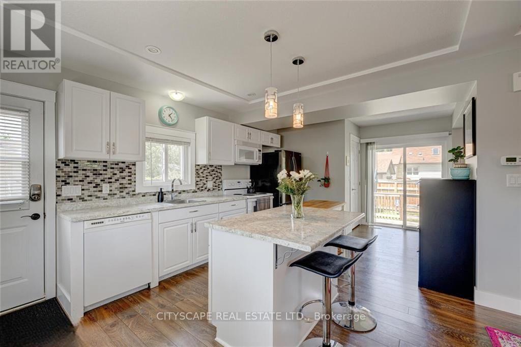 Photo 11 of 39 for 621 Glasgow Street N