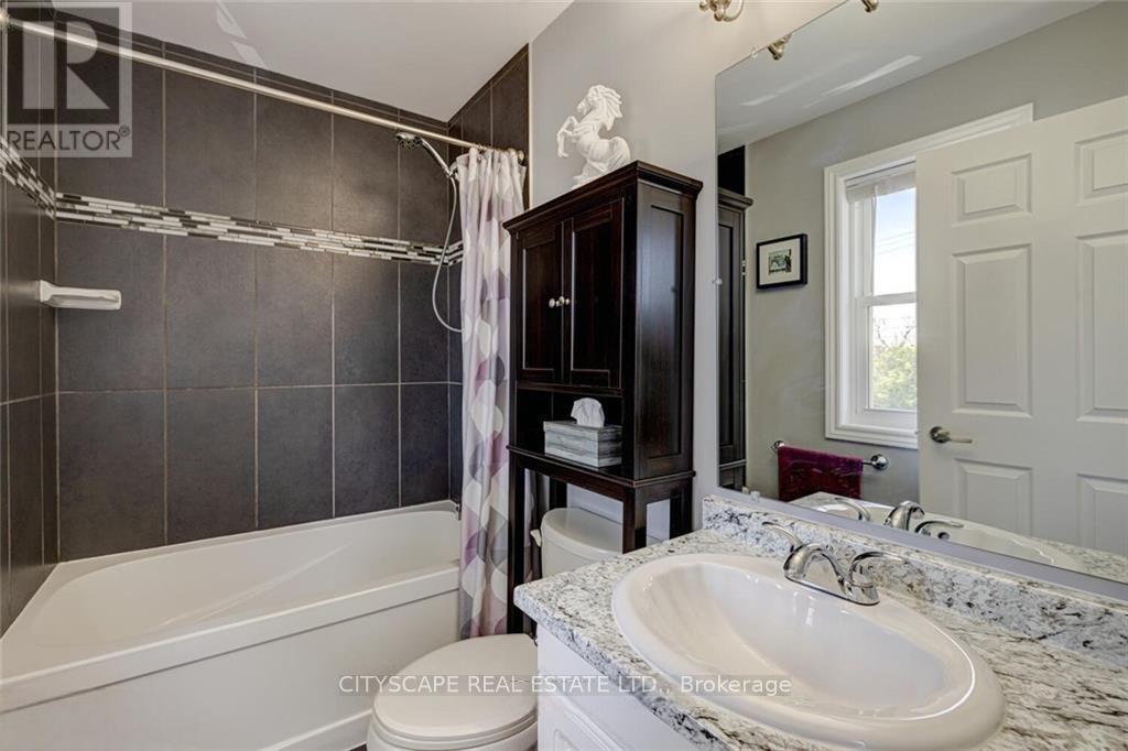 Photo 21 of 39 for 621 Glasgow Street N