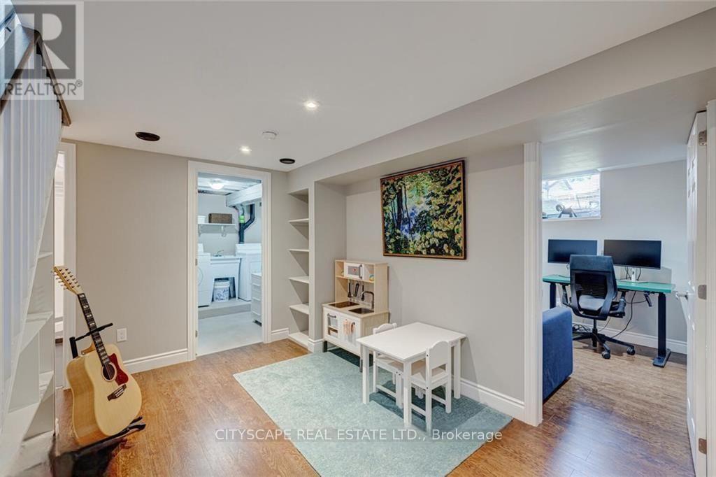Photo 22 of 39 for 621 Glasgow Street N