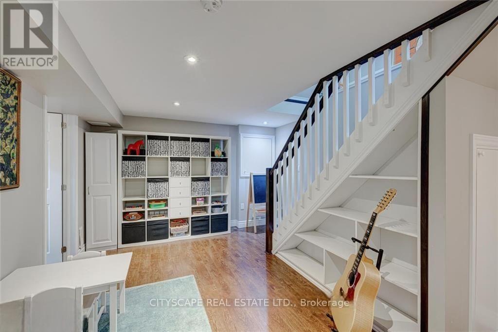 Photo 24 of 39 for 621 Glasgow Street N