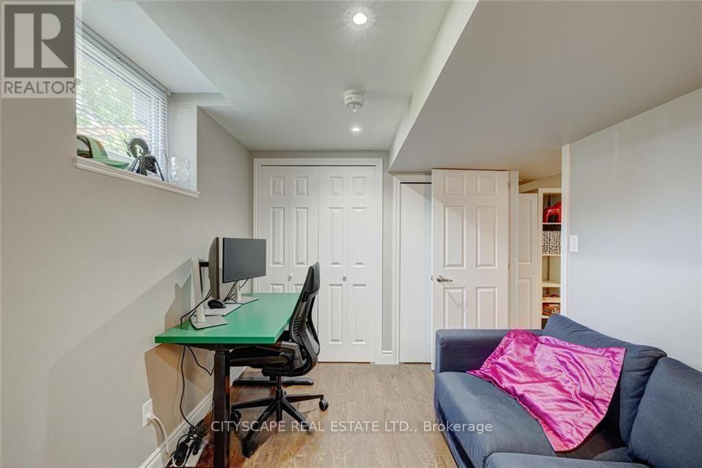 Photo 27 of 39 for 621 Glasgow Street N