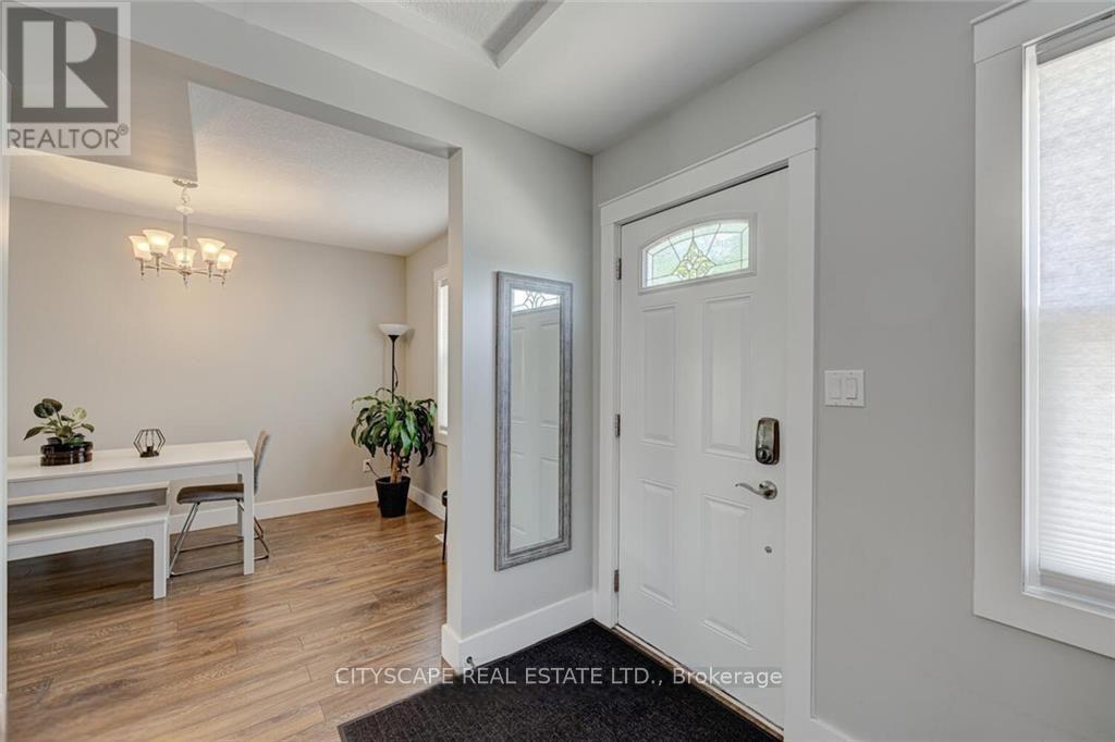 Photo 4 of 39 for 621 Glasgow Street N