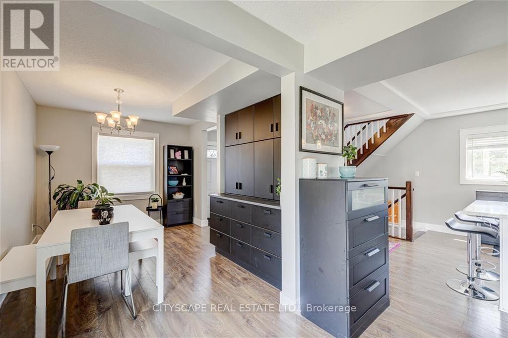 Photo 6 of 39 for 621 Glasgow Street N