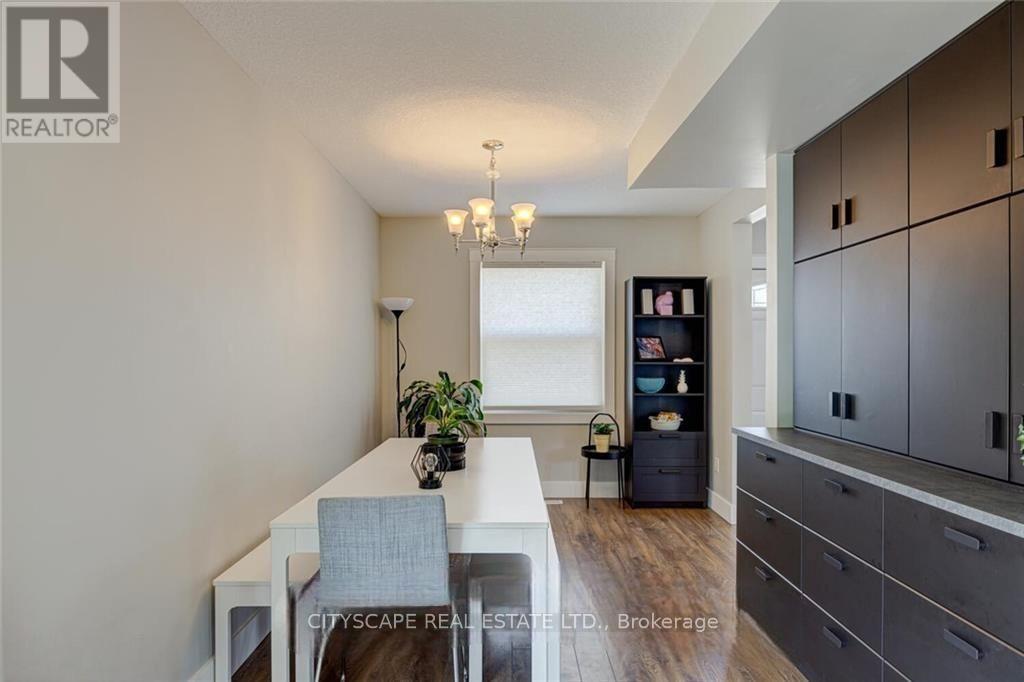 Photo 8 of 39 for 621 Glasgow Street N