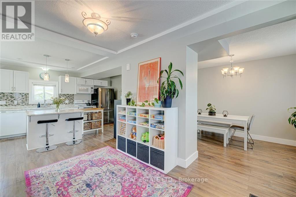 Photo 9 of 39 for 621 Glasgow Street N