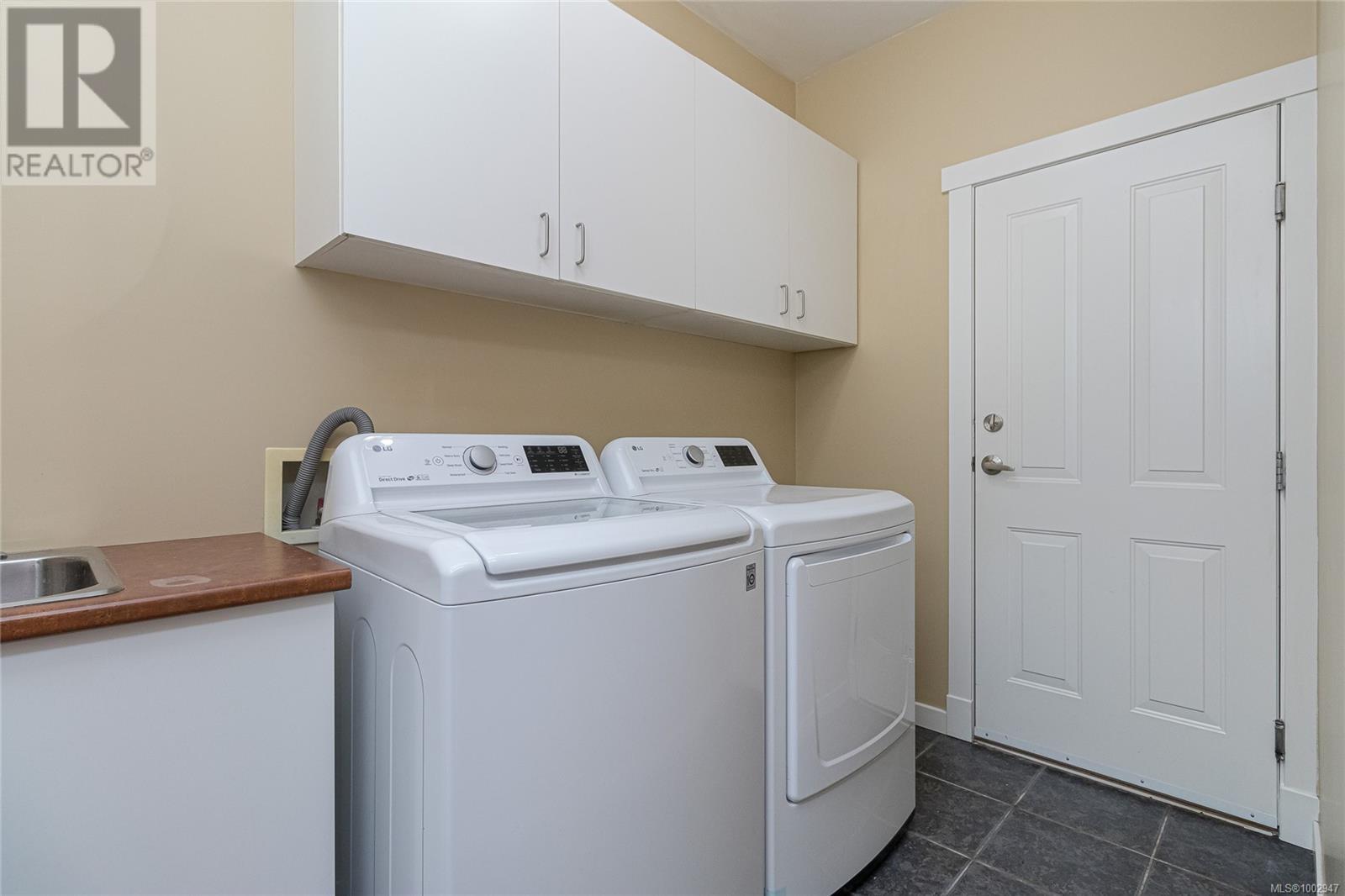 2211 Graduation Pl, Saanich, British Columbia  V8N 6N3 - Photo 42 - 1002947