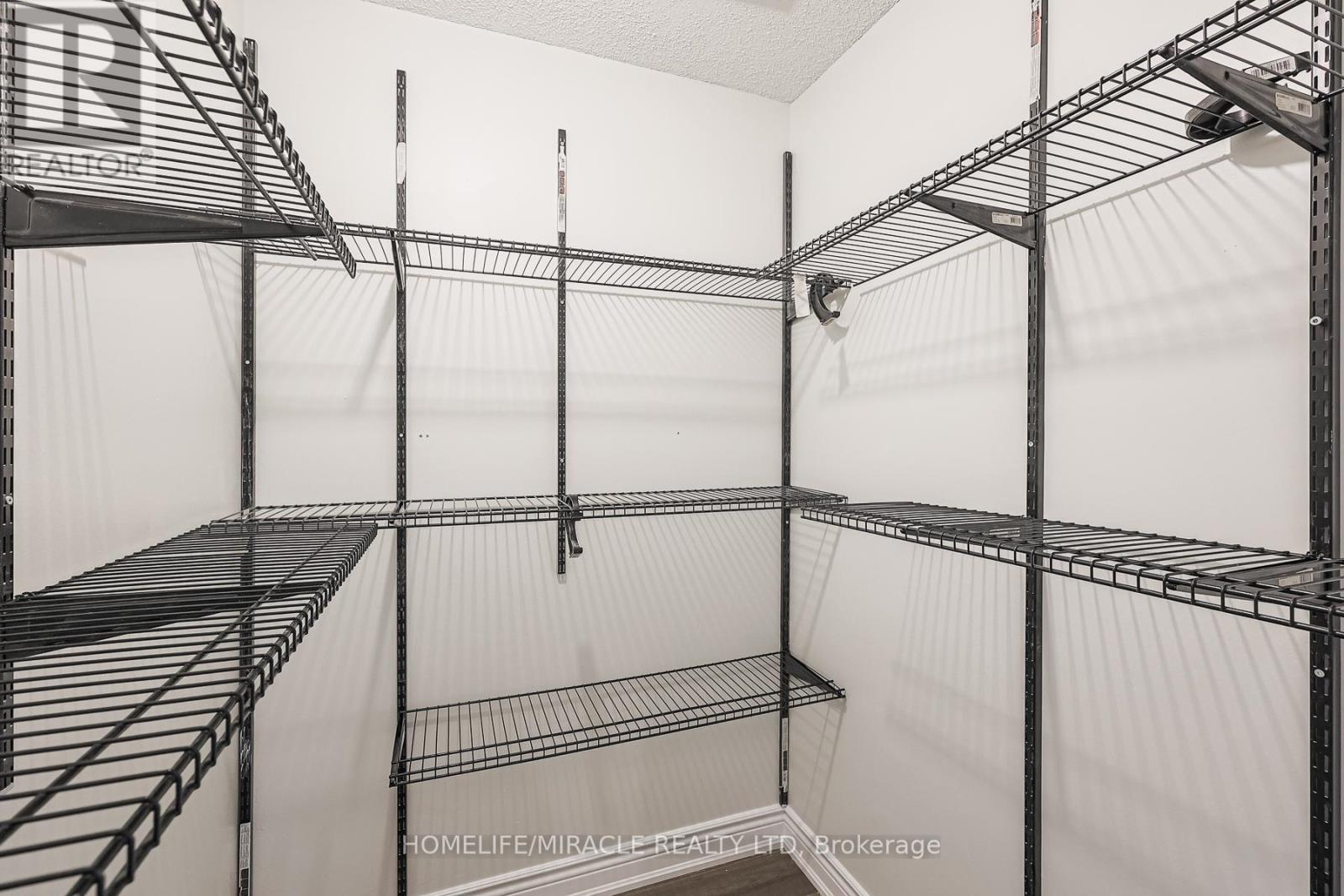 3 Hawkway Court, Brampton (Fletcher's West), Ontario  L6Y 4K7 - Photo 31 - W12212807