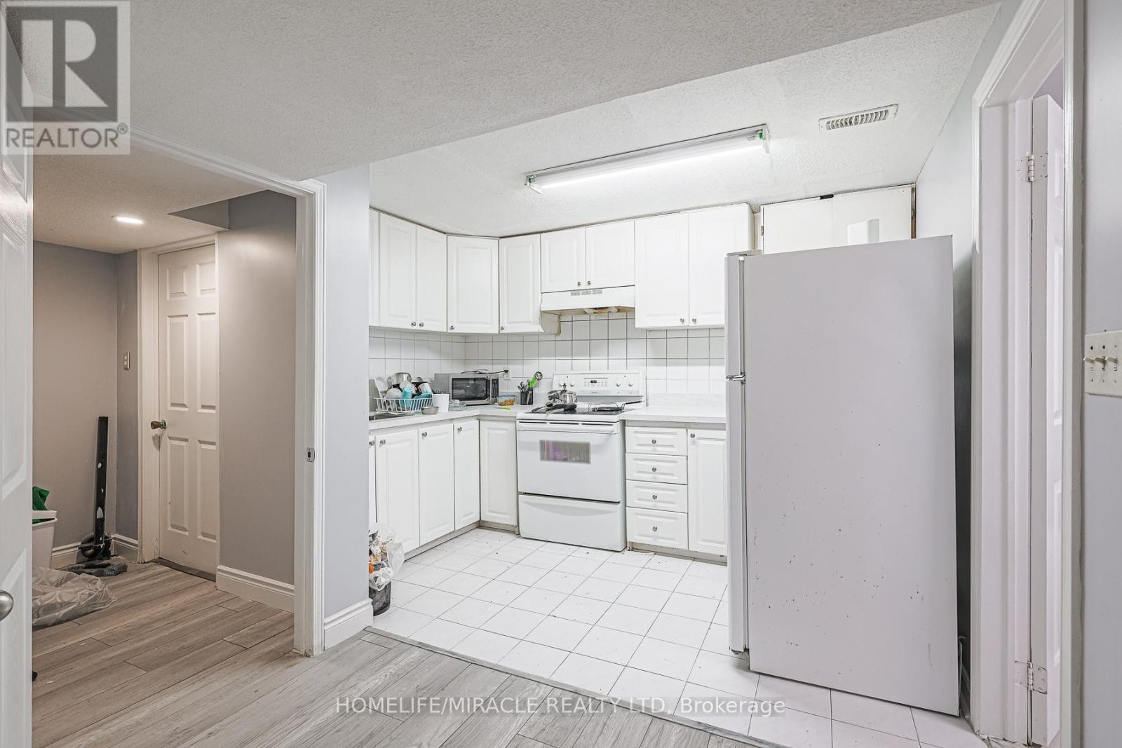 3 Hawkway Court, Brampton (Fletcher's West), Ontario  L6Y 4K7 - Photo 40 - W12212807
