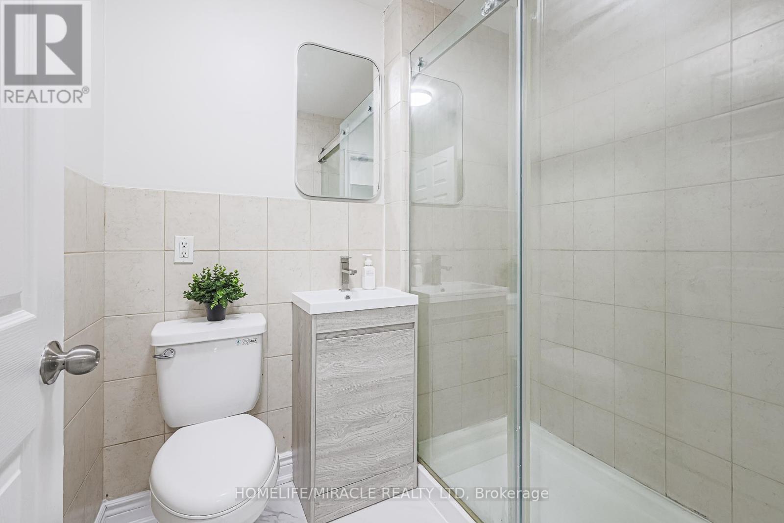 3 Hawkway Court, Brampton (Fletcher's West), Ontario  L6Y 4K7 - Photo 7 - W12212807