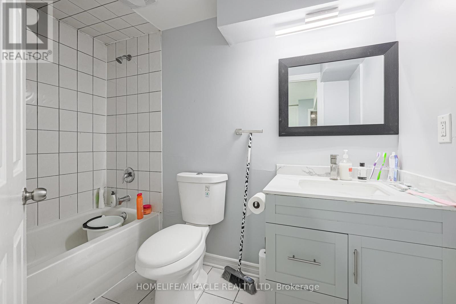 3 Hawkway Court, Brampton (Fletcher's West), Ontario  L6Y 4K7 - Photo 41 - W12212807