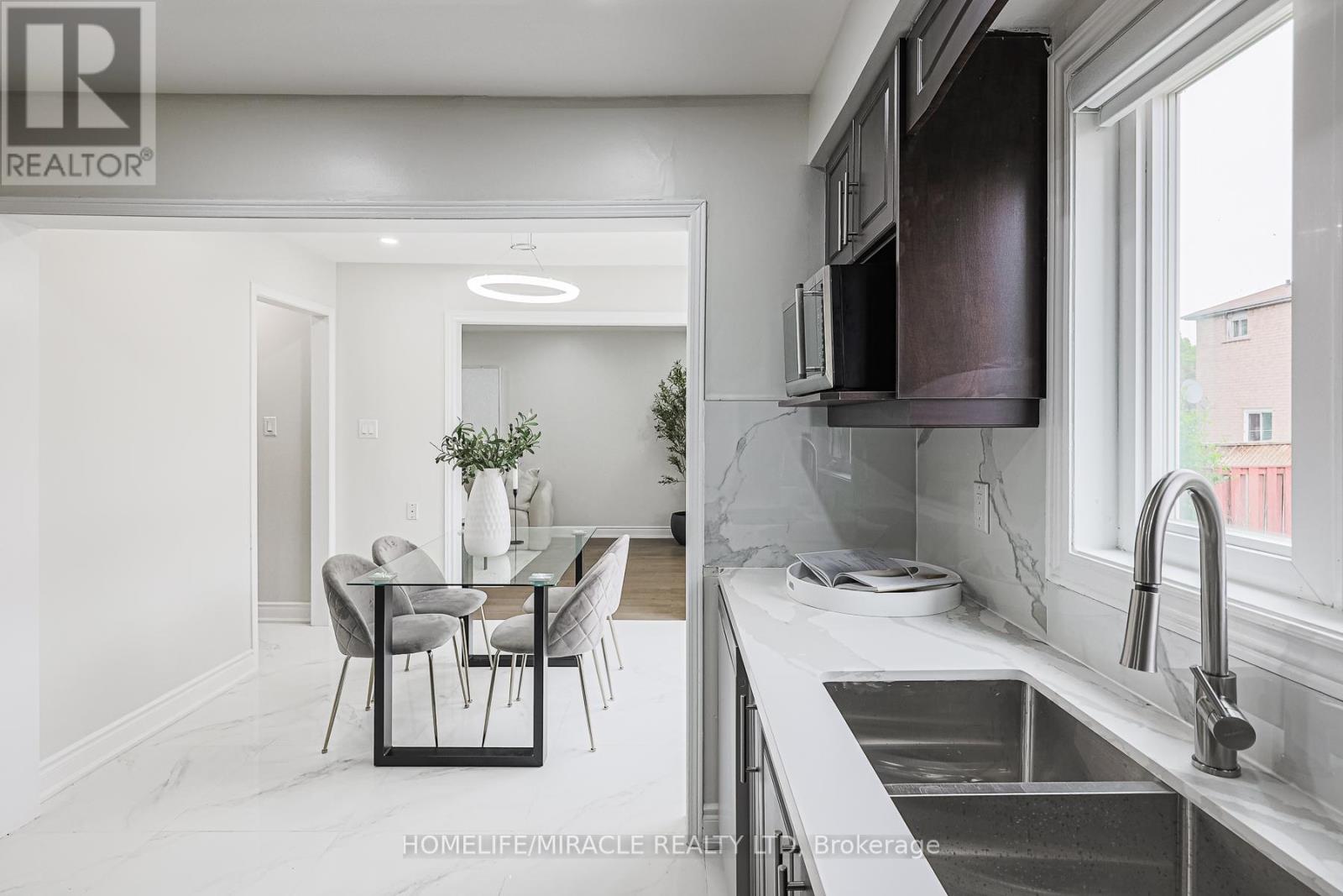 3 Hawkway Court, Brampton (Fletcher's West), Ontario  L6Y 4K7 - Photo 18 - W12212807